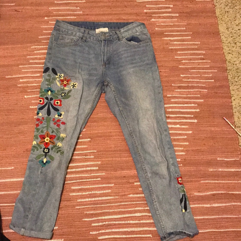 embroidered flower jeans:)